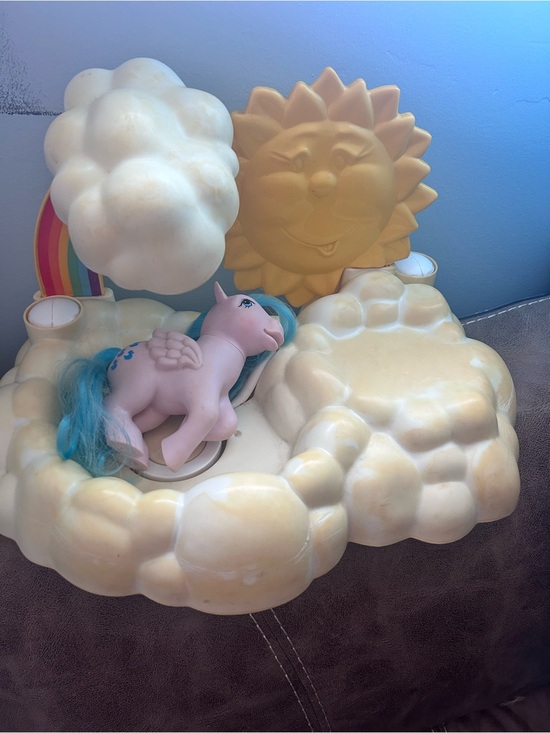 My Little Pony Other - My Little Pony Waterfall Playset with the Pegasus pony Sprinkles